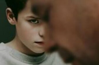 Adolescence online subtitrat